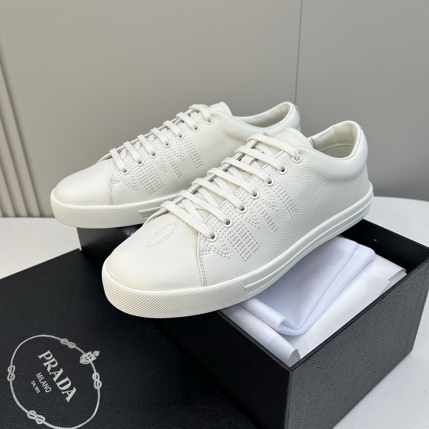 Мужские белые кроссовки PRADA