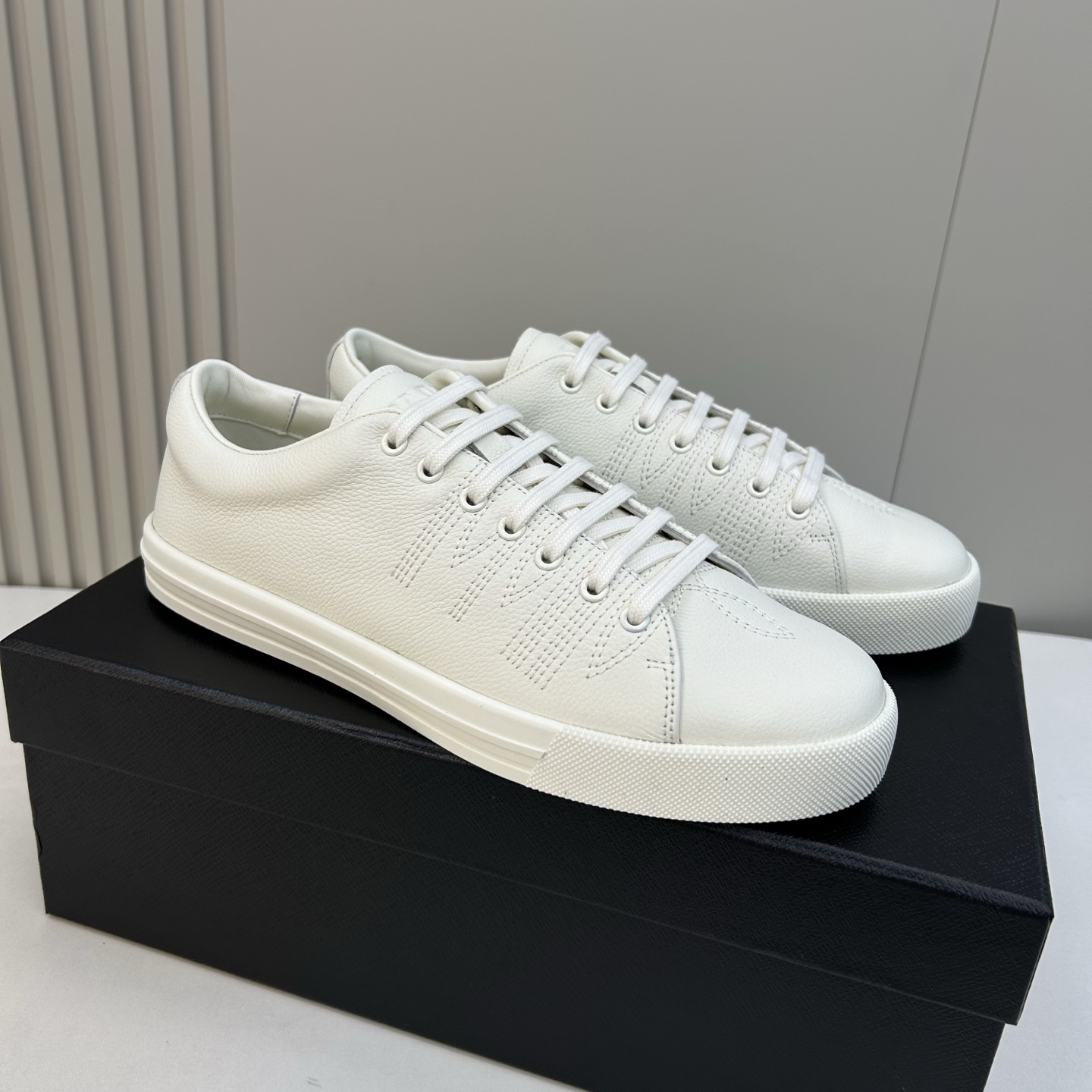 Мужские белые кроссовки PRADA
