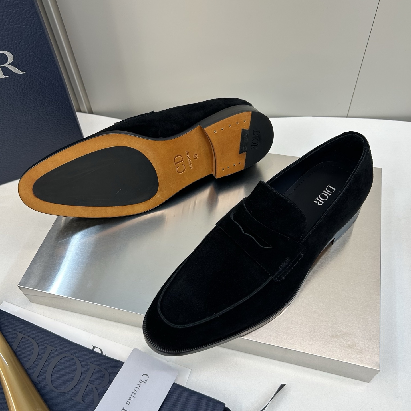 ⚠️【Di*r】⚠️，顶尖工艺品⚠️时尚正装皮底⚠️正码：39一44，(5一10)⚠️迪奥永恒经典乐福鞋