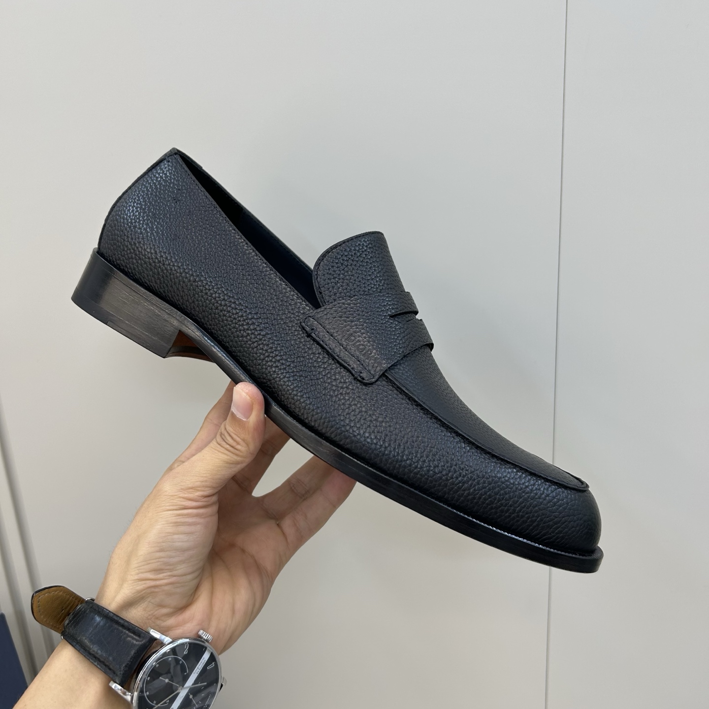 ⚠️【Di*r】⚠️，顶尖工艺品⚠️时尚正装皮底⚠️正码：39一44，(5一10)⚠️迪奥永恒经典乐福鞋