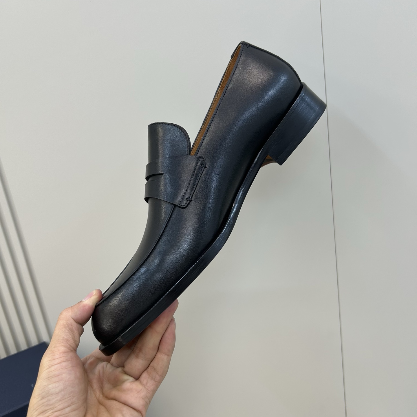 ⚠️【Di*r】⚠️，顶尖工艺品⚠️时尚正装皮底⚠️正码：39一44，(5一10)⚠️迪奥永恒经典乐福鞋