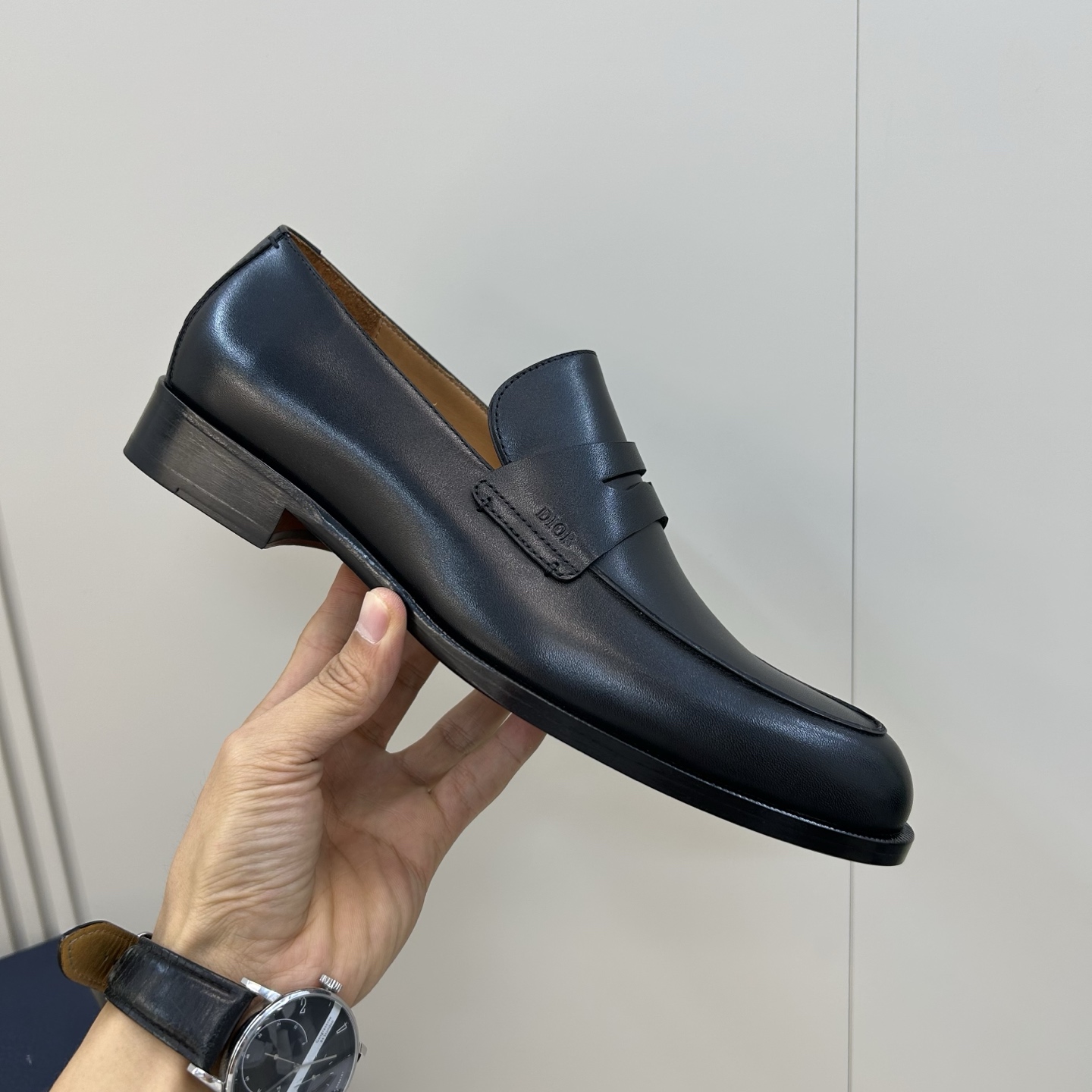 ⚠️【Di*r】⚠️，顶尖工艺品⚠️时尚正装皮底⚠️正码：39一44，(5一10)⚠️迪奥永恒经典乐福鞋