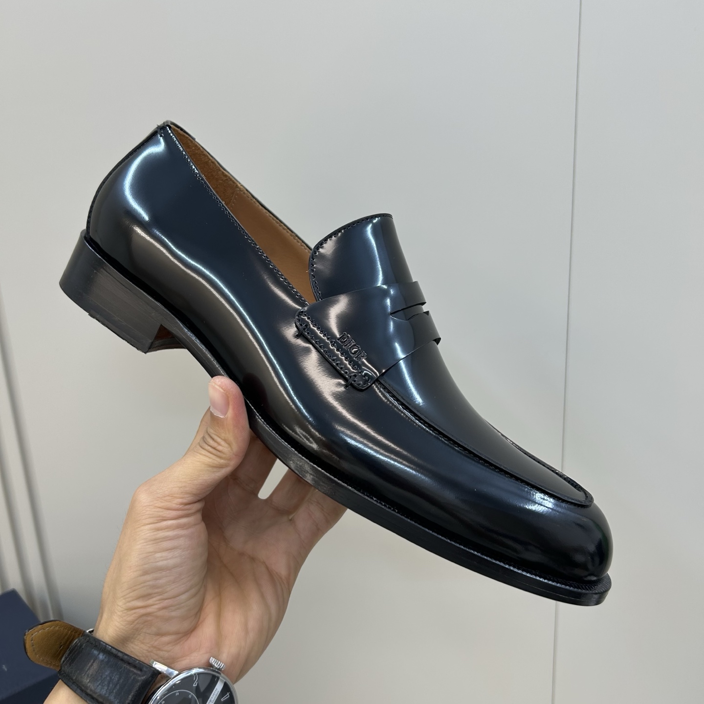 ⚠️【Di*r】⚠️，顶尖工艺品⚠️时尚正装皮底⚠️正码：39一44，(5一10)⚠️迪奥永恒经典乐福鞋