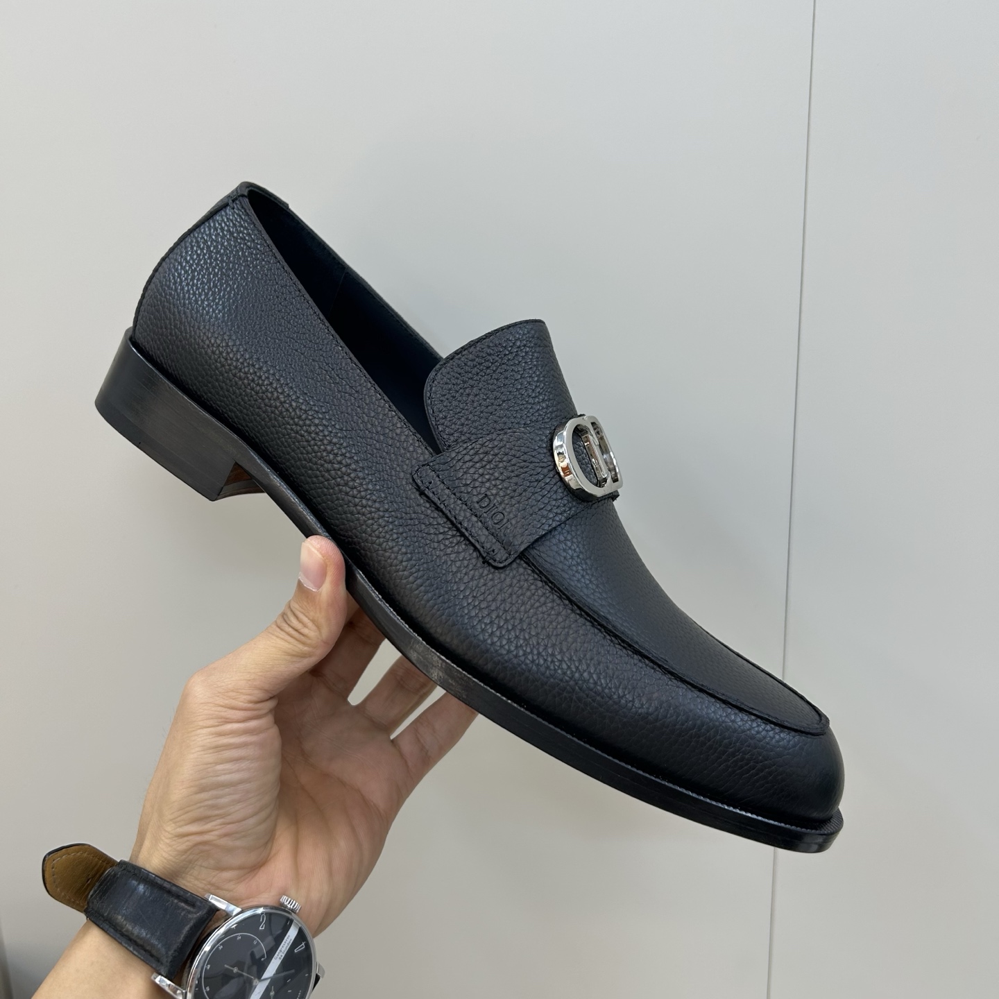 ⚠️【Di*r】⚠️，顶尖工艺品⚠️时尚正装皮底⚠️正码：39一44，(5一10)⚠️迪奥永恒经典乐福鞋