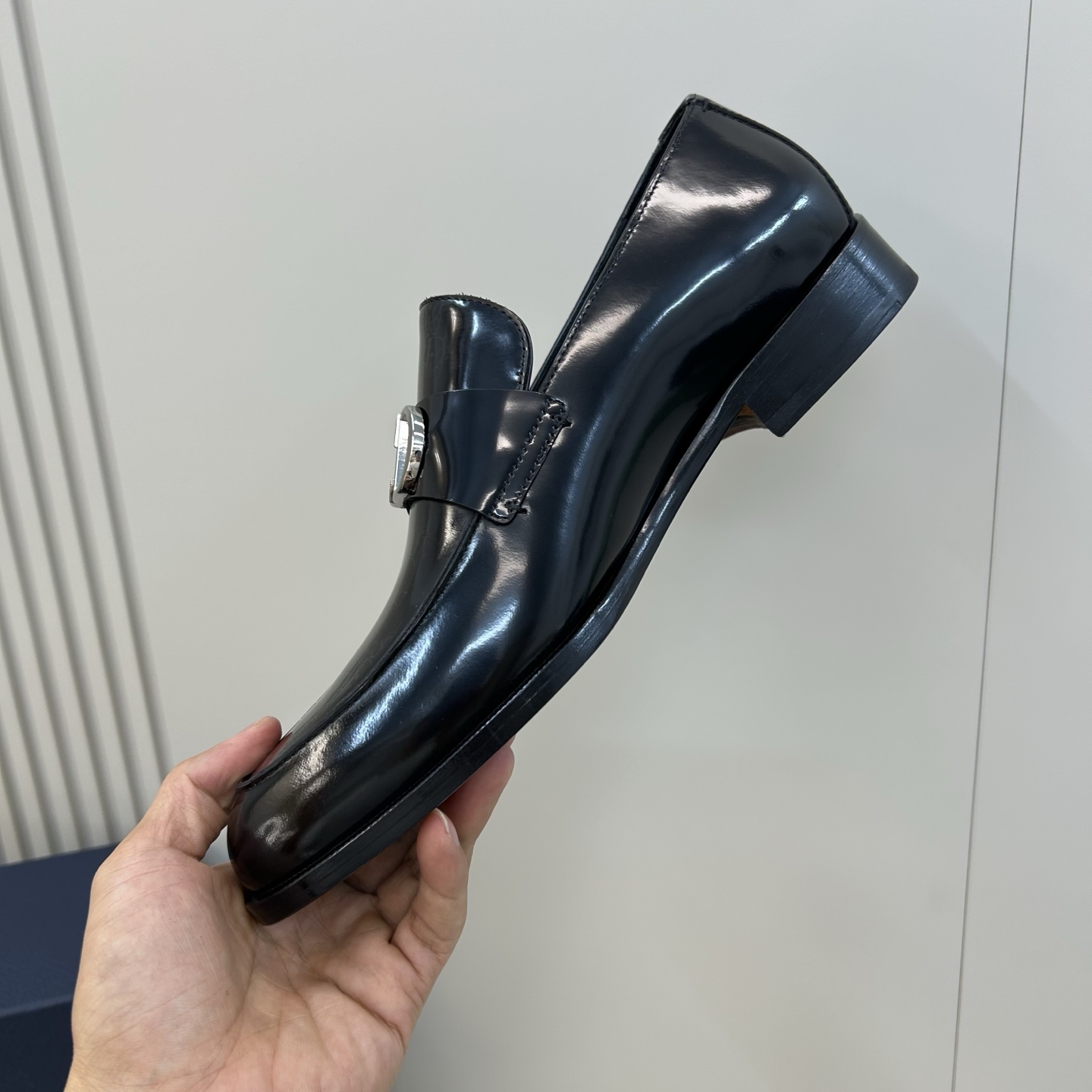⚠️【Di*r】⚠️，顶尖工艺品⚠️时尚正装皮底⚠️正码：39一44，(5一10)⚠️迪奥永恒经典乐福鞋