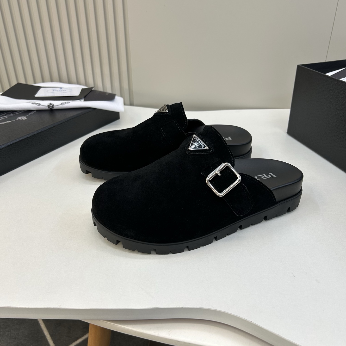 ⚠️【PRA＊A】⚠️男士皮革穆勒鞋⚠️码数：39 －44(45．46订做)⚠️春夏最新款！经典简约包头