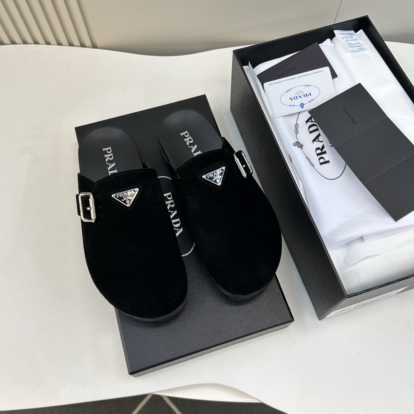 ⚠️【PRA＊A】⚠️男士皮革穆勒鞋⚠️码数：39 －44(45．46订做)⚠️春夏最新款！经典简约包头