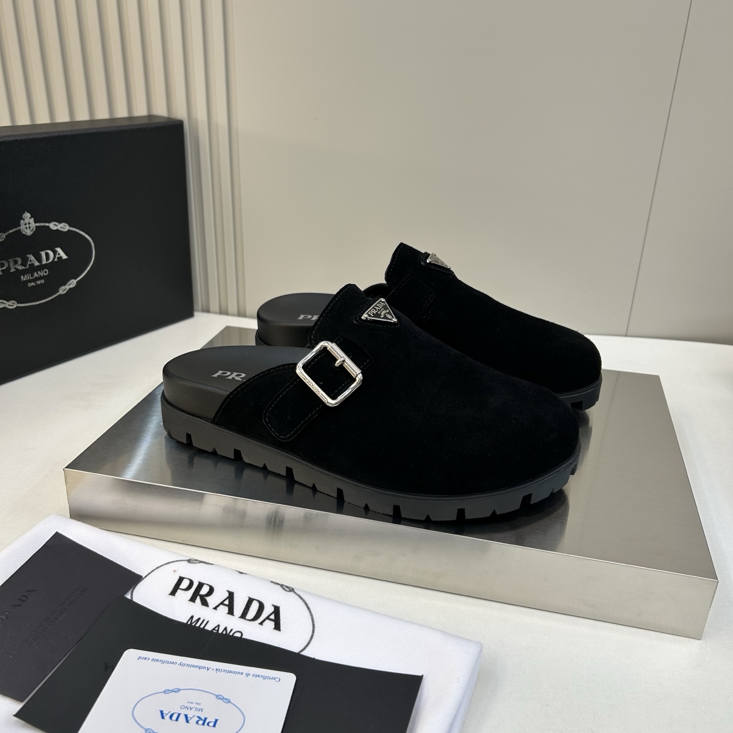⚠️【PRA＊A】⚠️男士皮革穆勒鞋⚠️码数：39 －44(45．46订做)⚠️春夏最新款！经典简约包头