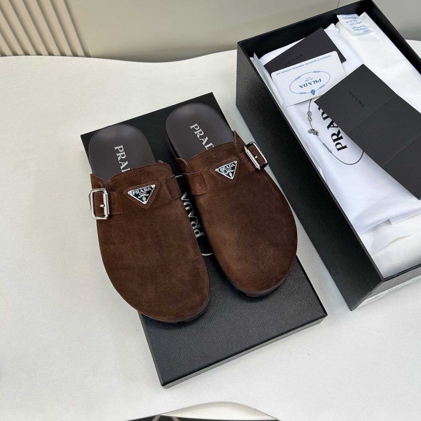 ⚠️【PRA＊A】⚠️男士皮革穆勒鞋⚠️码数：39 －44(45．46订做)⚠️春夏最新款！经典简约包头