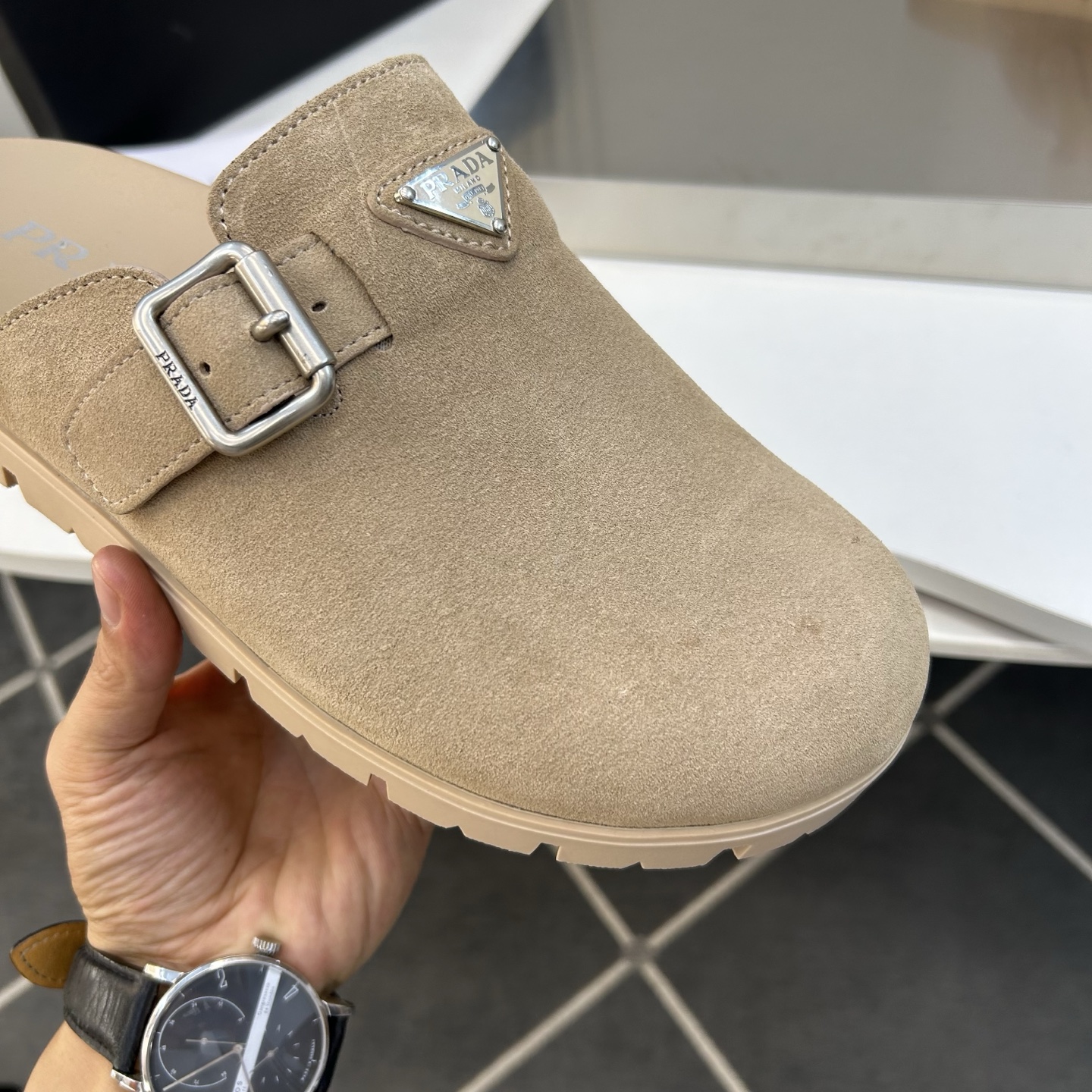 ⚠️【PRA＊A】⚠️男士皮革穆勒鞋⚠️码数：39 －44(45．46订做)⚠️春夏最新款！经典简约包头