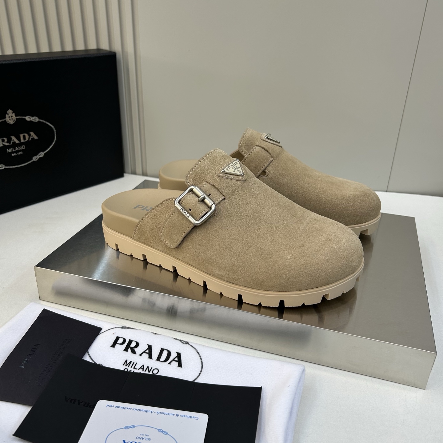⚠️【PRA＊A】⚠️男士皮革穆勒鞋⚠️码数：39 －44(45．46订做)⚠️春夏最新款！经典简约包头