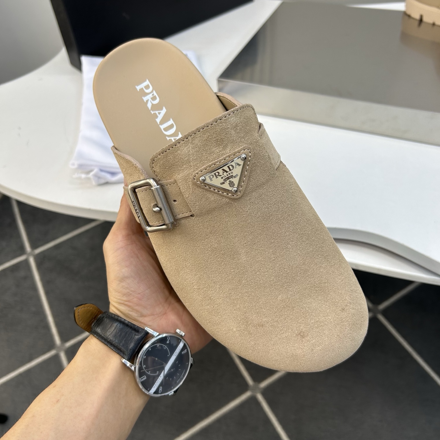 ⚠️【PRA＊A】⚠️男士皮革穆勒鞋⚠️码数：39 －44(45．46订做)⚠️春夏最新款！经典简约包头