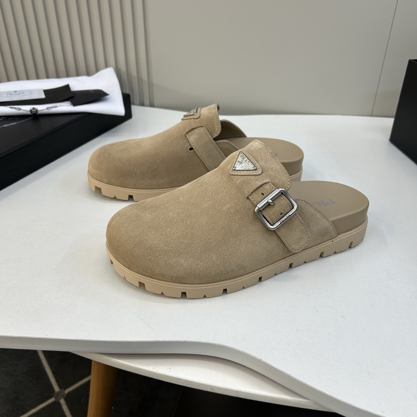 ⚠️【PRA＊A】⚠️男士皮革穆勒鞋⚠️码数：39 －44(45．46订做)⚠️春夏最新款！经典简约包头