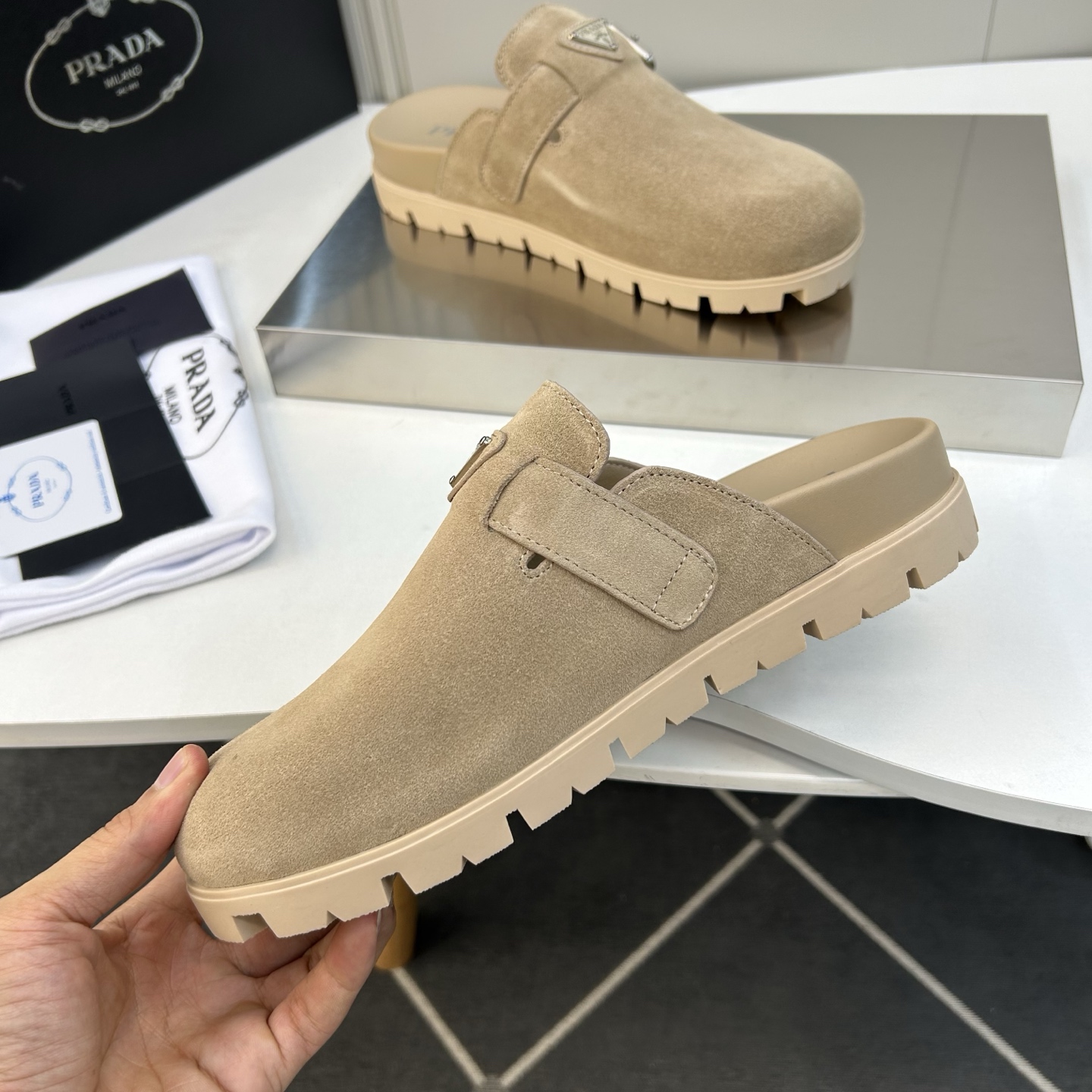 ⚠️【PRA＊A】⚠️男士皮革穆勒鞋⚠️码数：39 －44(45．46订做)⚠️春夏最新款！经典简约包头