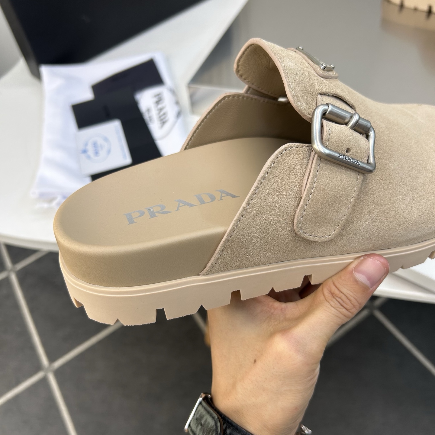 ⚠️【PRA＊A】⚠️男士皮革穆勒鞋⚠️码数：39 －44(45．46订做)⚠️春夏最新款！经典简约包头