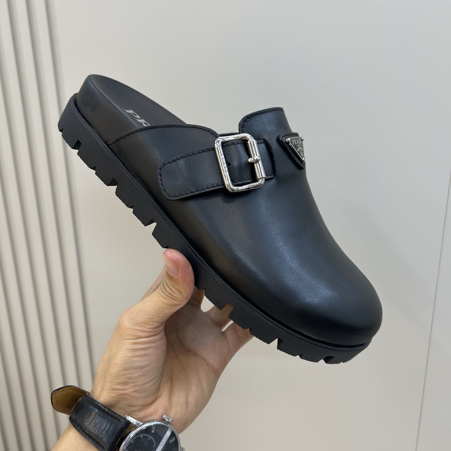 ⚠️【PRA＊A】⚠️男士皮革穆勒鞋⚠️码数：39 －44(45．46订做)⚠️春夏最新款！经典简约包头