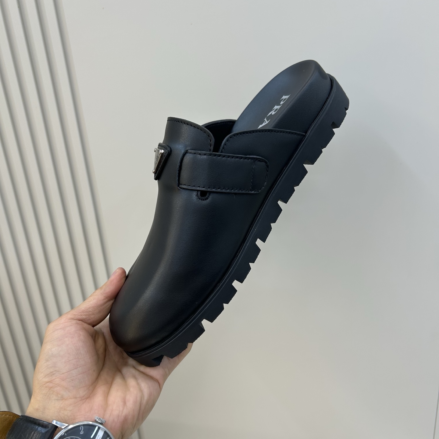 ⚠️【PRA＊A】⚠️男士皮革穆勒鞋⚠️码数：39 －44(45．46订做)⚠️春夏最新款！经典简约包头