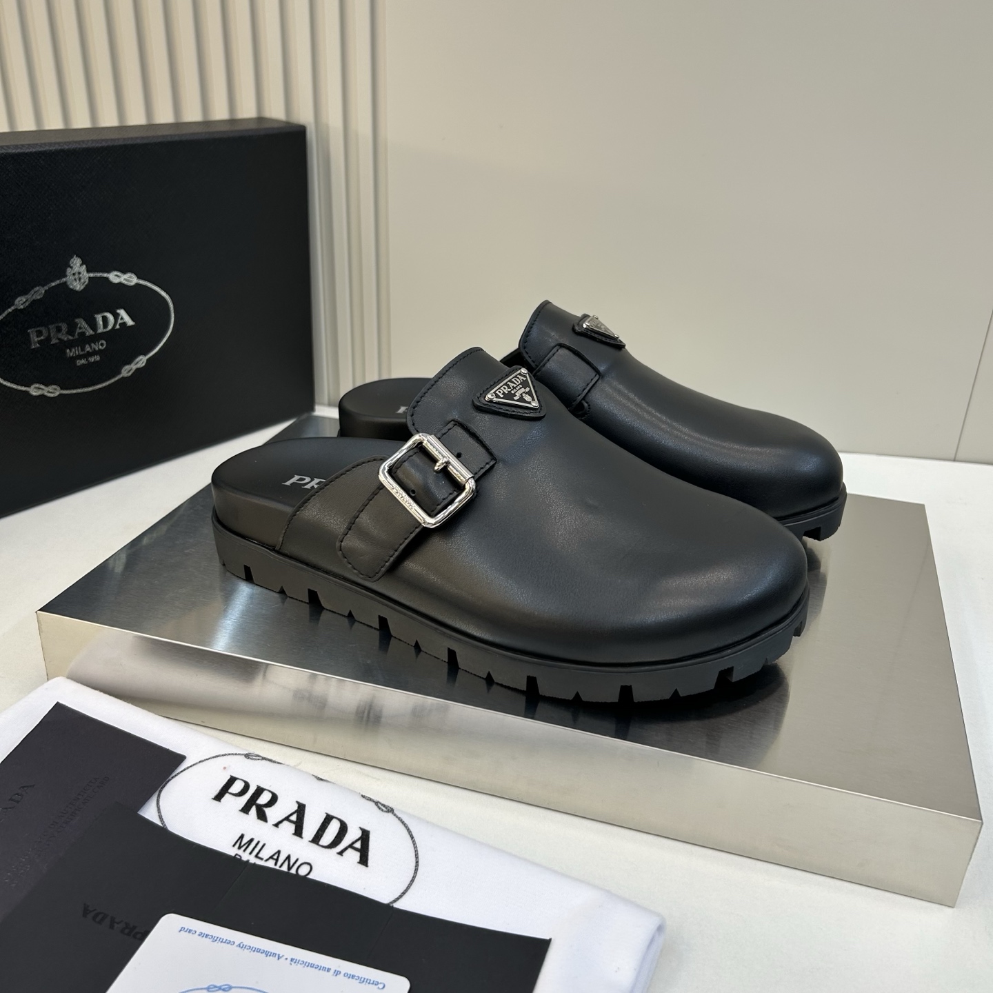 ⚠️【PRA＊A】⚠️男士皮革穆勒鞋⚠️码数：39 －44(45．46订做)⚠️春夏最新款！经典简约包头