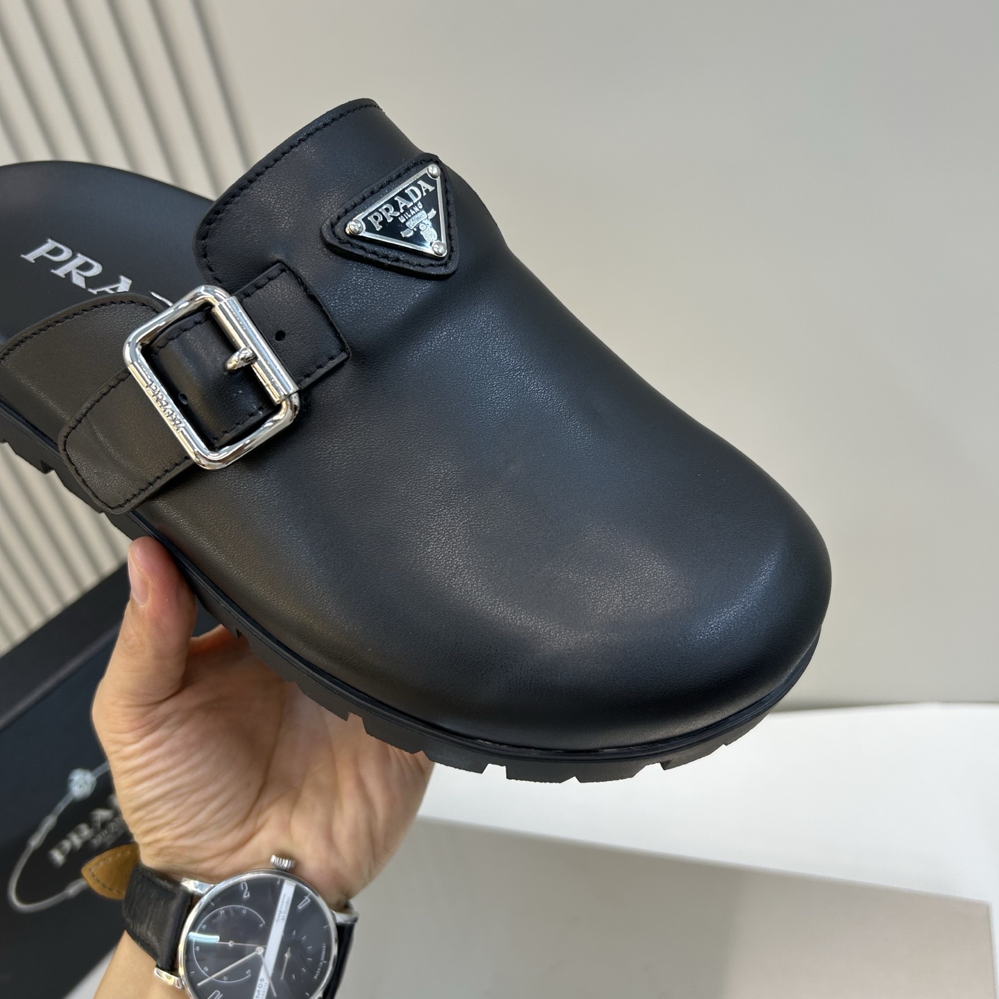 ⚠️【PRA＊A】⚠️男士皮革穆勒鞋⚠️码数：39 －44(45．46订做)⚠️春夏最新款！经典简约包头
