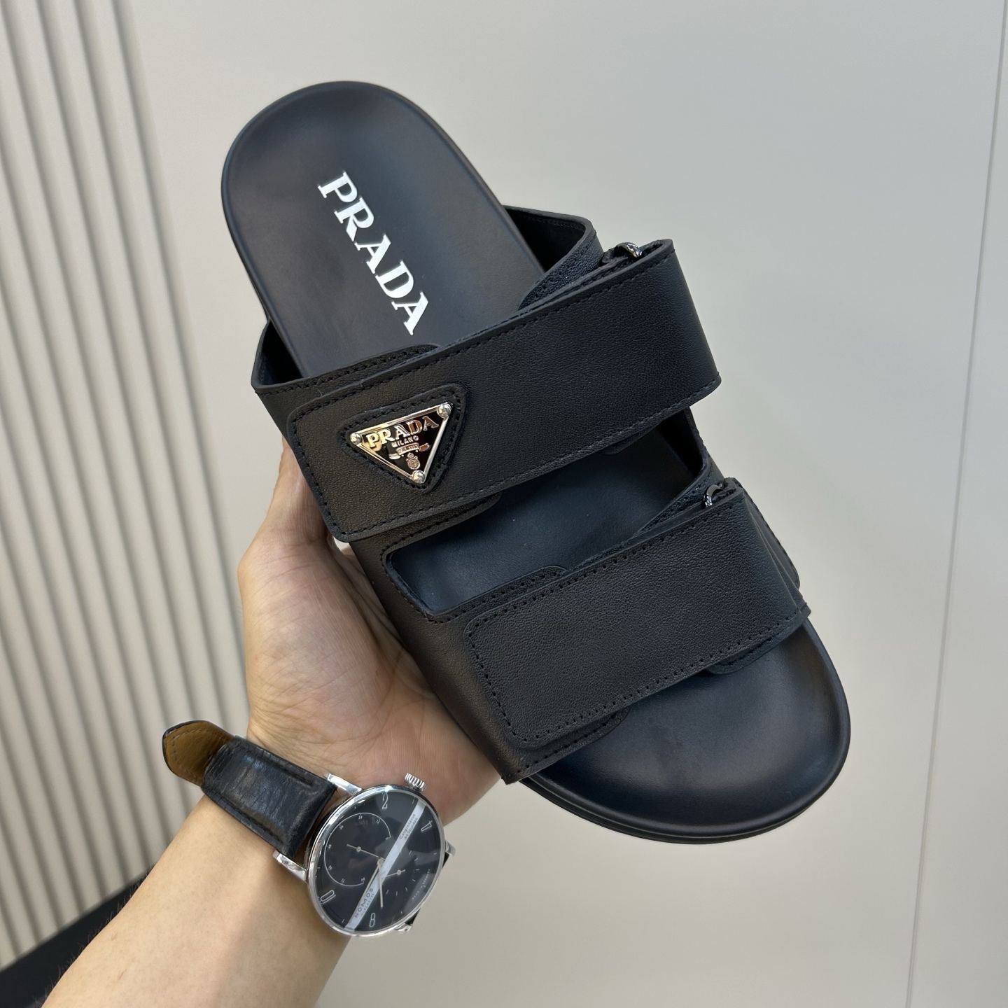 ⚠️【PRA＊A】⚠️男士精品拖鞋⚠️码数：39 －44(45．46订做)⚠️春夏最新款！经典简约男士拖