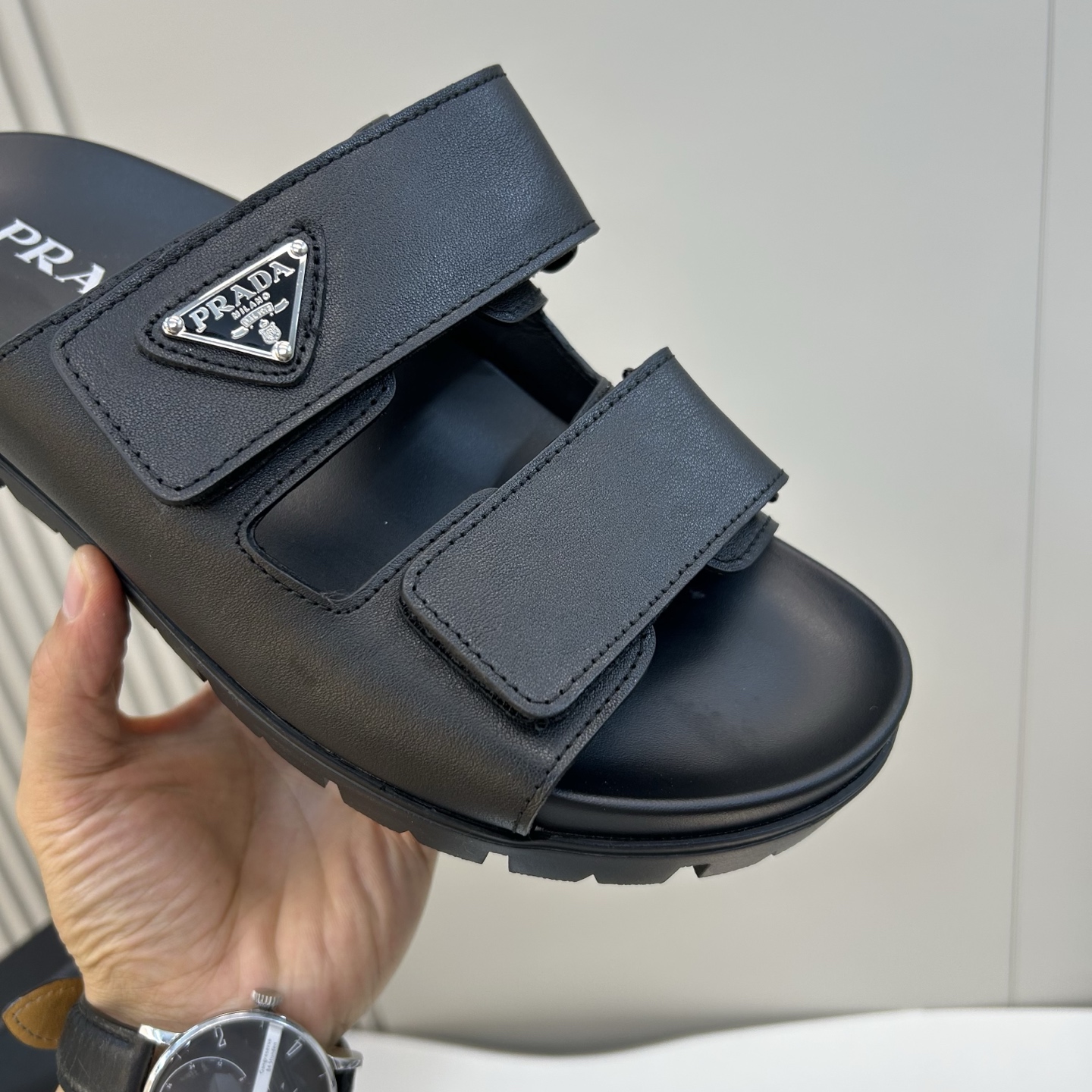 ⚠️【PRA＊A】⚠️男士精品拖鞋⚠️码数：39 －44(45．46订做)⚠️春夏最新款！经典简约男士拖
