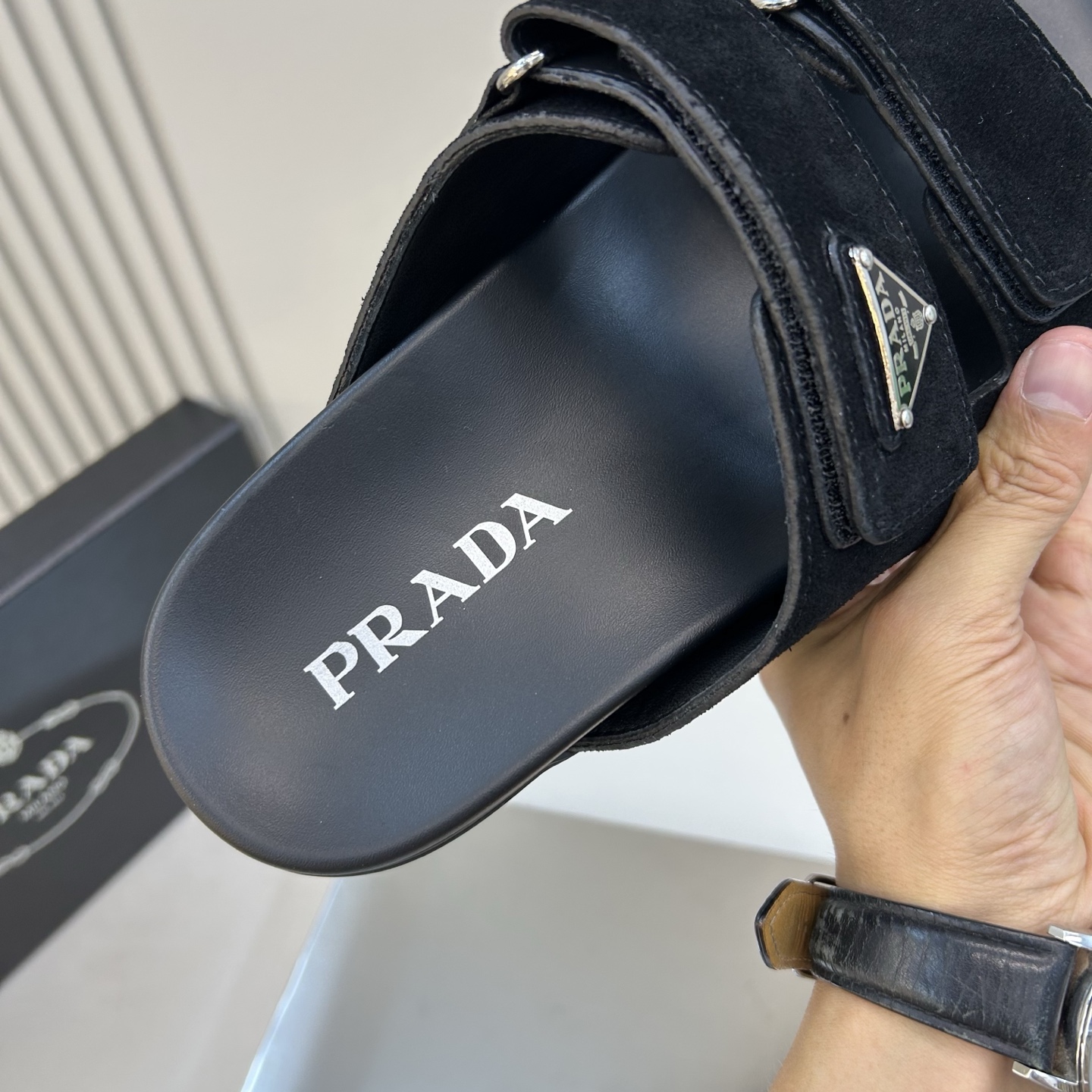 ⚠️【PRA＊A】⚠️男士精品拖鞋⚠️码数：39 －44(45．46订做)⚠️春夏最新款！经典简约男士拖