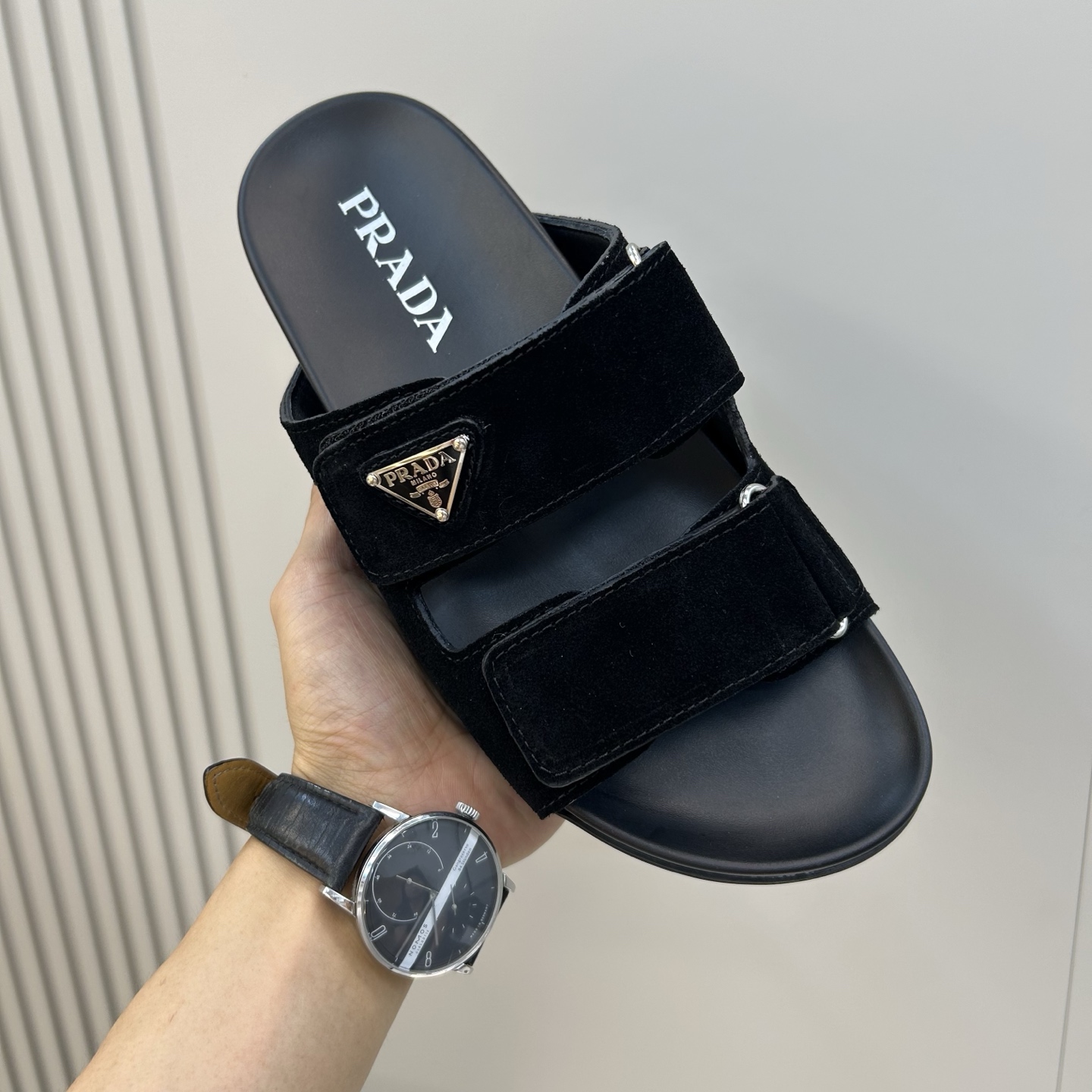 ⚠️【PRA＊A】⚠️男士精品拖鞋⚠️码数：39 －44(45．46订做)⚠️春夏最新款！经典简约男士拖