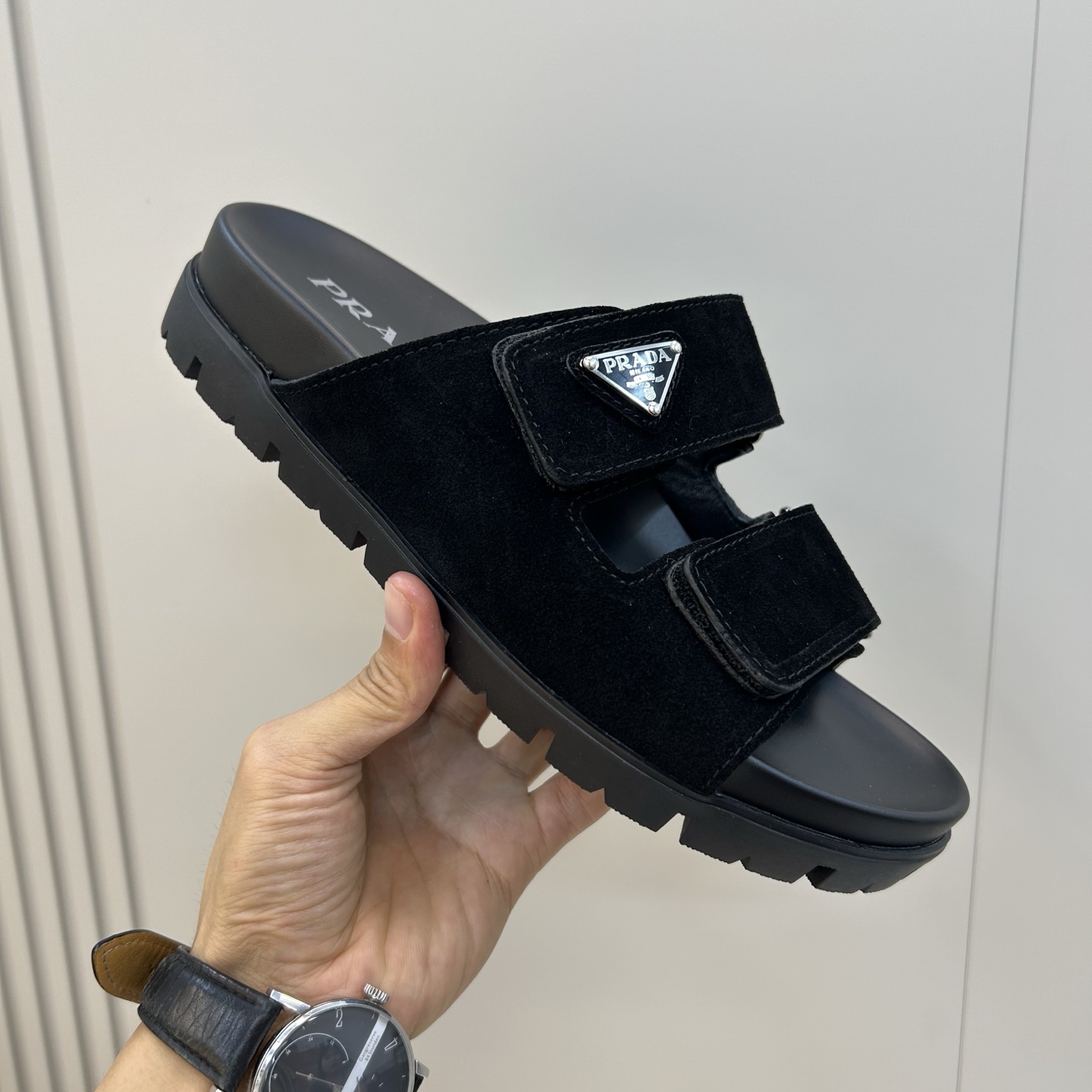 ⚠️【PRA＊A】⚠️男士精品拖鞋⚠️码数：39 －44(45．46订做)⚠️春夏最新款！经典简约男士拖