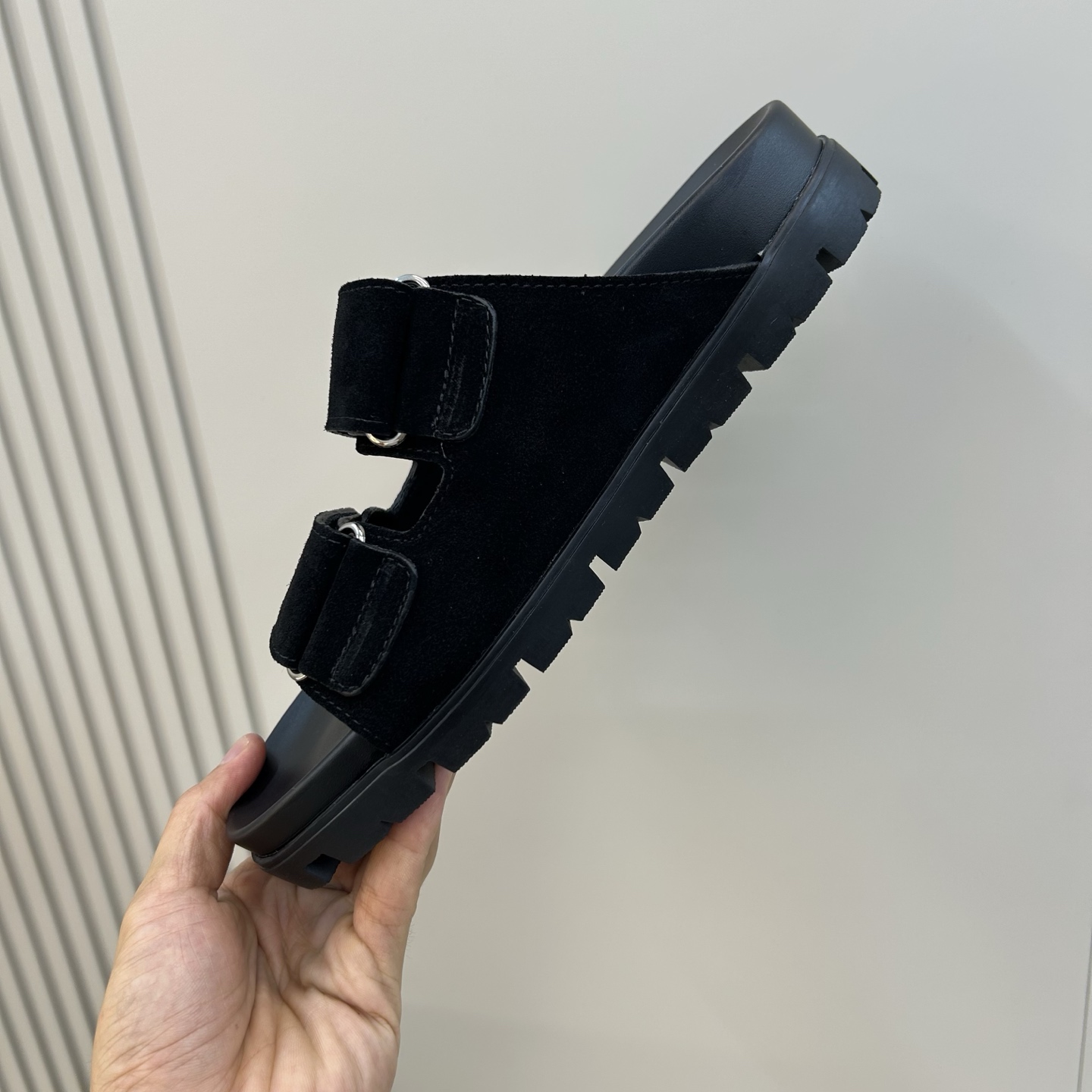 ⚠️【PRA＊A】⚠️男士精品拖鞋⚠️码数：39 －44(45．46订做)⚠️春夏最新款！经典简约男士拖