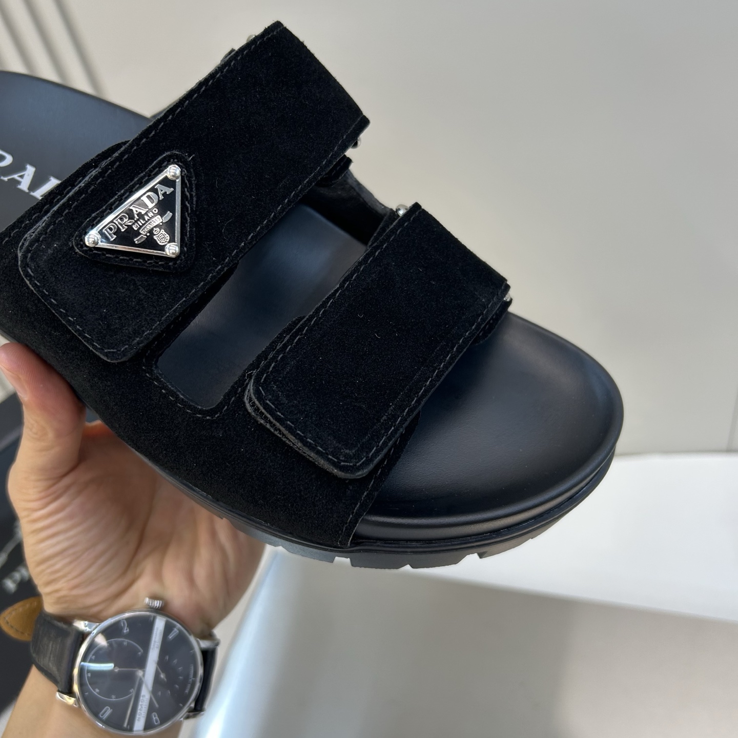 ⚠️【PRA＊A】⚠️男士精品拖鞋⚠️码数：39 －44(45．46订做)⚠️春夏最新款！经典简约男士拖