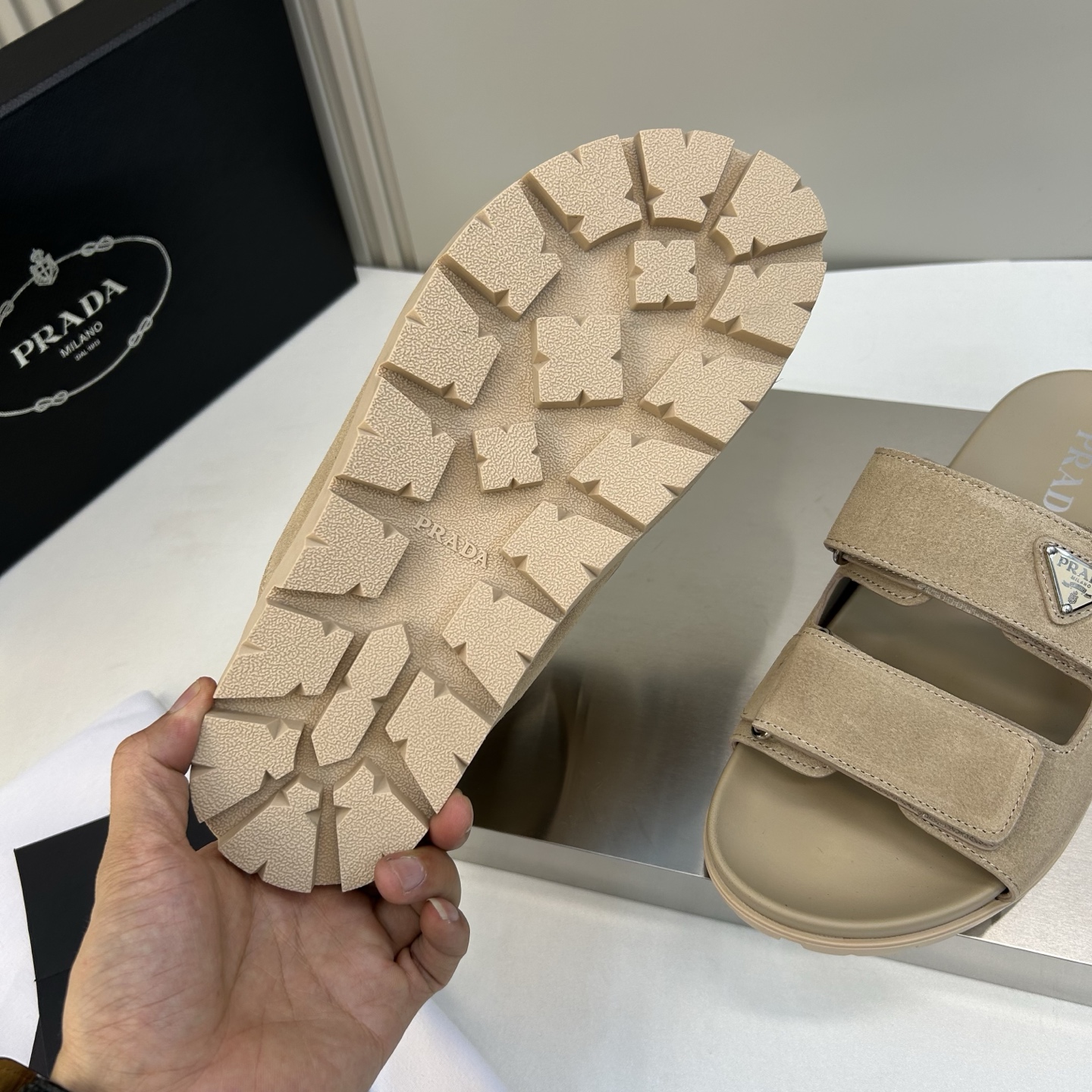 ⚠️【PRA*A】⚠️男士精品拖鞋⚠️码数:39 -44(45.46订做)⚠️春夏最新款!经典简约男士拖 ⚠️【PRA*A】⚠️男士精品拖鞋⚠️码数:39 -44(45.46订做)⚠️春夏最新款!经典简约男士拖