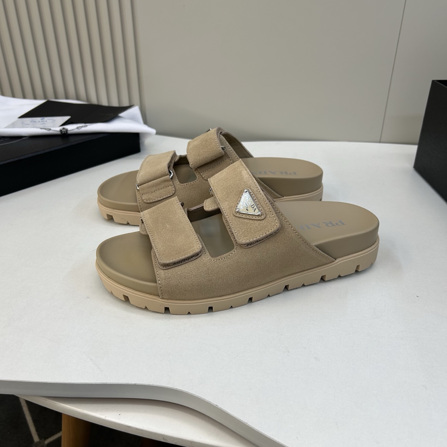 ⚠️【PRA*A】⚠️男士精品拖鞋⚠️码数:39 -44(45.46订做)⚠️春夏最新款!经典简约男士拖 ⚠️【PRA*A】⚠️男士精品拖鞋⚠️码数:39 -44(45.46订做)⚠️春夏最新款!经典简约男士拖