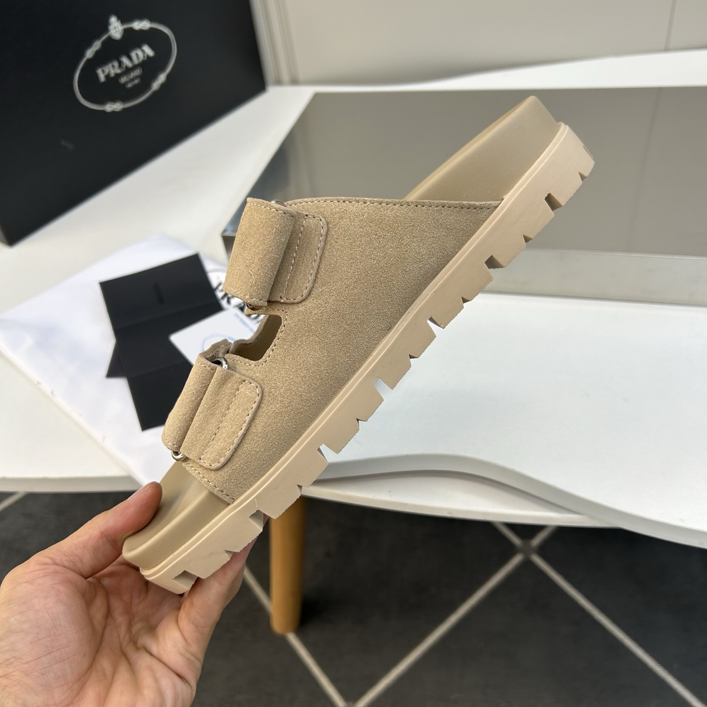 ⚠️【PRA*A】⚠️男士精品拖鞋⚠️码数:39 -44(45.46订做)⚠️春夏最新款!经典简约男士拖 ⚠️【PRA*A】⚠️男士精品拖鞋⚠️码数:39 -44(45.46订做)⚠️春夏最新款!经典简约男士拖