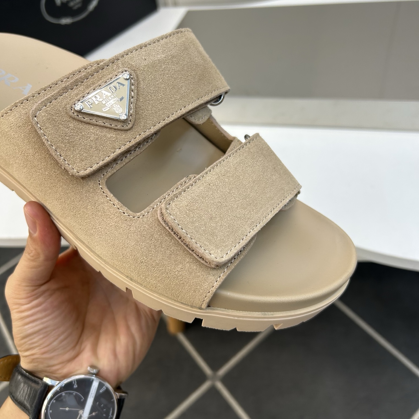 ⚠️【PRA*A】⚠️男士精品拖鞋⚠️码数:39 -44(45.46订做)⚠️春夏最新款!经典简约男士拖 ⚠️【PRA*A】⚠️男士精品拖鞋⚠️码数:39 -44(45.46订做)⚠️春夏最新款!经典简约男士拖