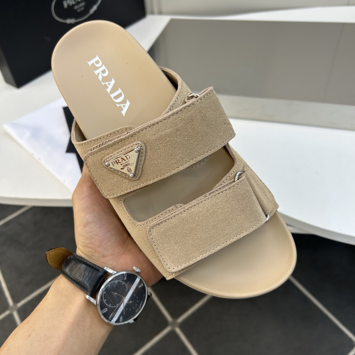 ⚠️【PRA*A】⚠️男士精品拖鞋⚠️码数:39 -44(45.46订做)⚠️春夏最新款!经典简约男士拖 ⚠️【PRA*A】⚠️男士精品拖鞋⚠️码数:39 -44(45.46订做)⚠️春夏最新款!经典简约男士拖