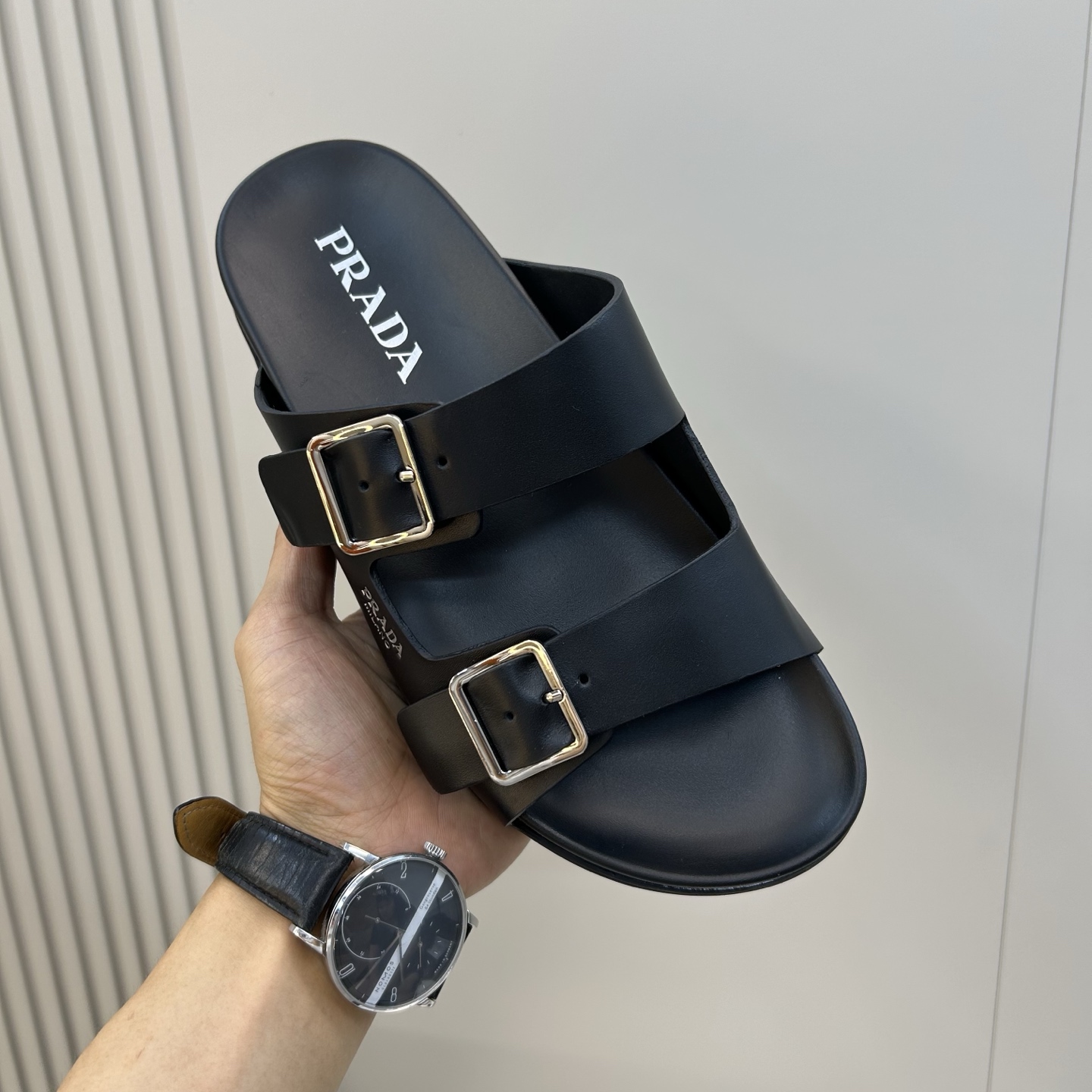⚠️【PRA*A】⚠️男士精品拖鞋⚠️码数:39 -44(45.46订做)⚠️春夏最新款!经典简约男士拖 ⚠️【PRA*A】⚠️男士精品拖鞋⚠️码数:39 -44(45.46订做)⚠️春夏最新款!经典简约男士拖