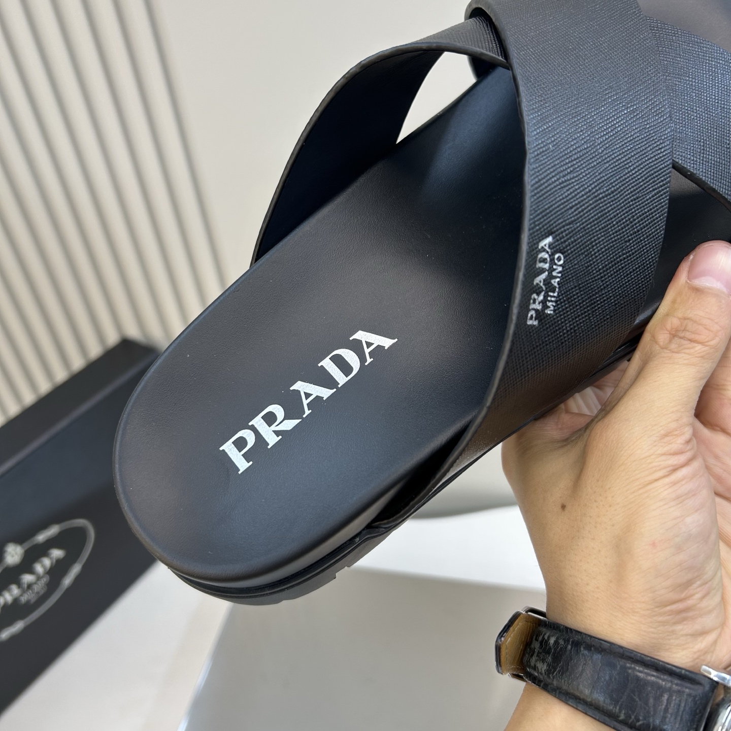 ⚠️【PRA＊A】⚠️男士精品拖鞋⚠️码数：39 －44(45．46订做)⚠️春夏最新款！经典简约男士拖