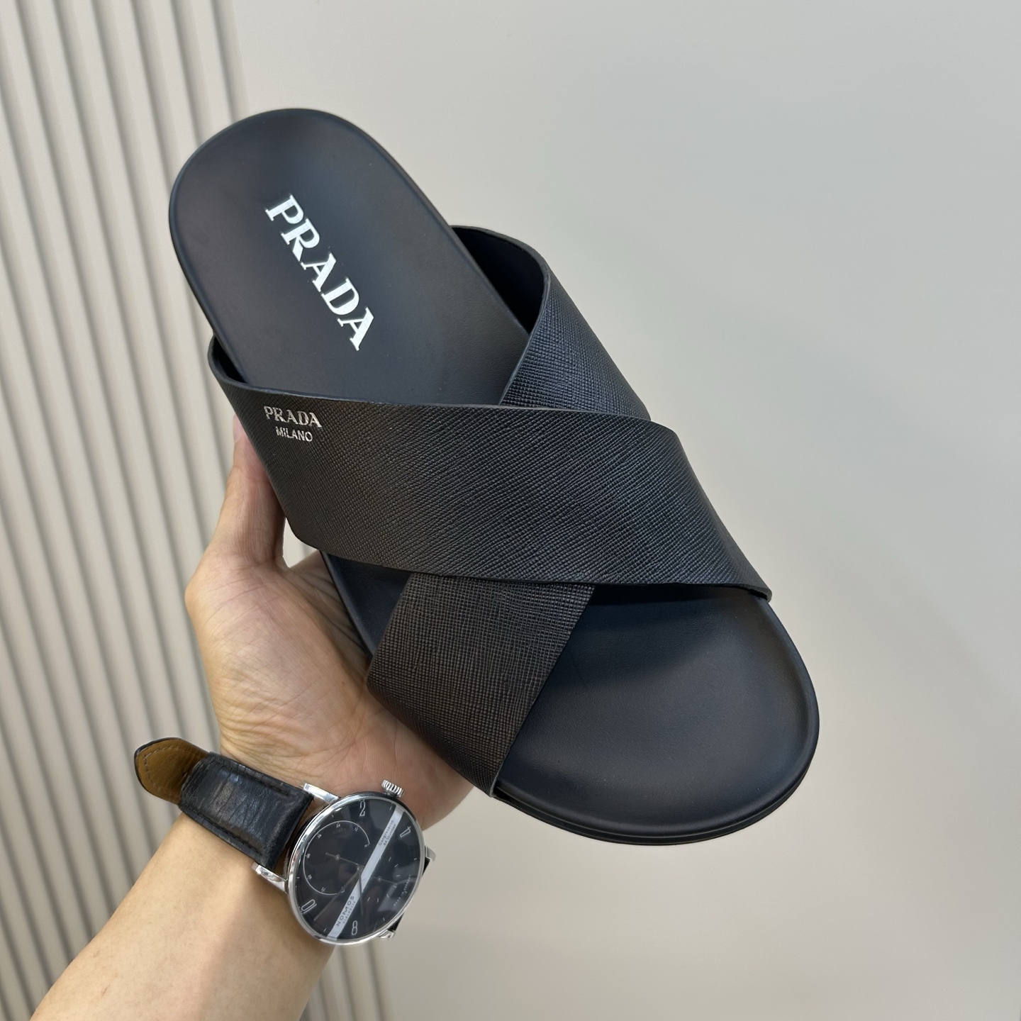 ⚠️【PRA＊A】⚠️男士精品拖鞋⚠️码数：39 －44(45．46订做)⚠️春夏最新款！经典简约男士拖