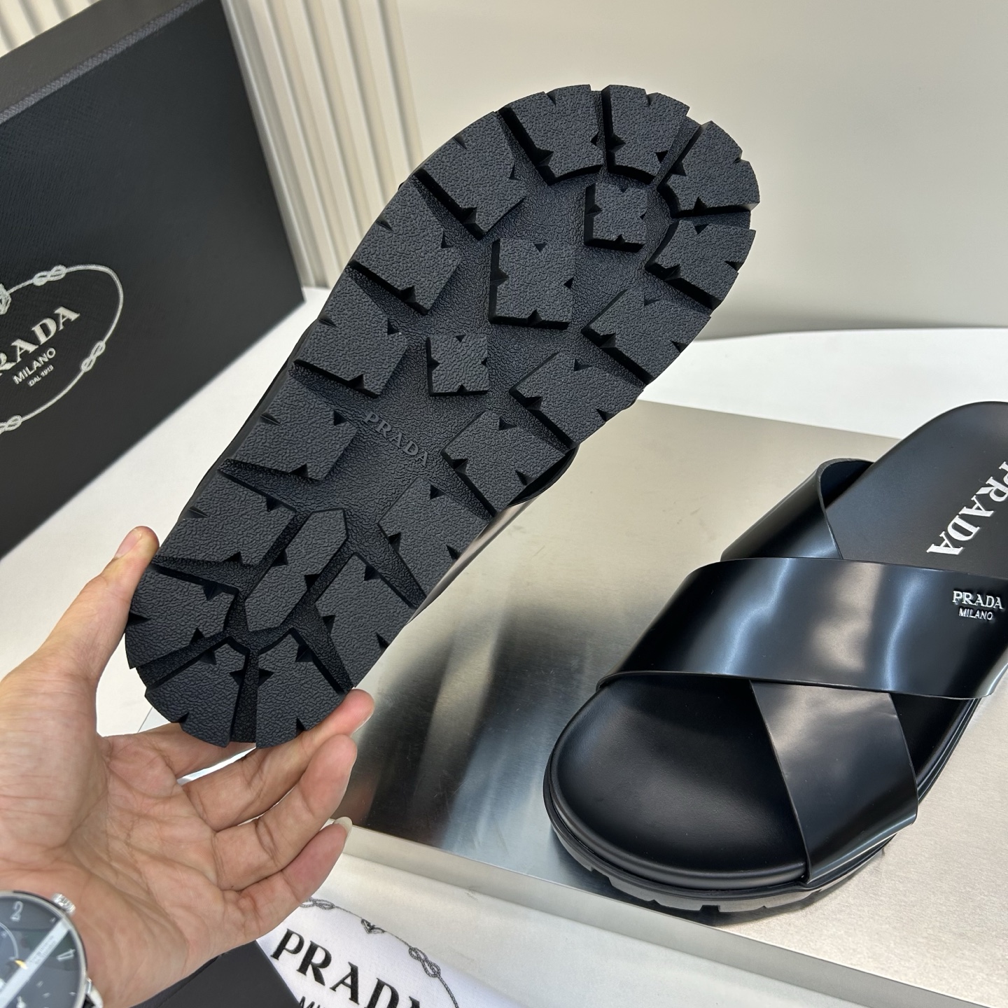 ⚠️【PRA＊A】⚠️男士精品拖鞋⚠️码数：39 －44(45．46订做)⚠️春夏最新款！经典简约男士拖
