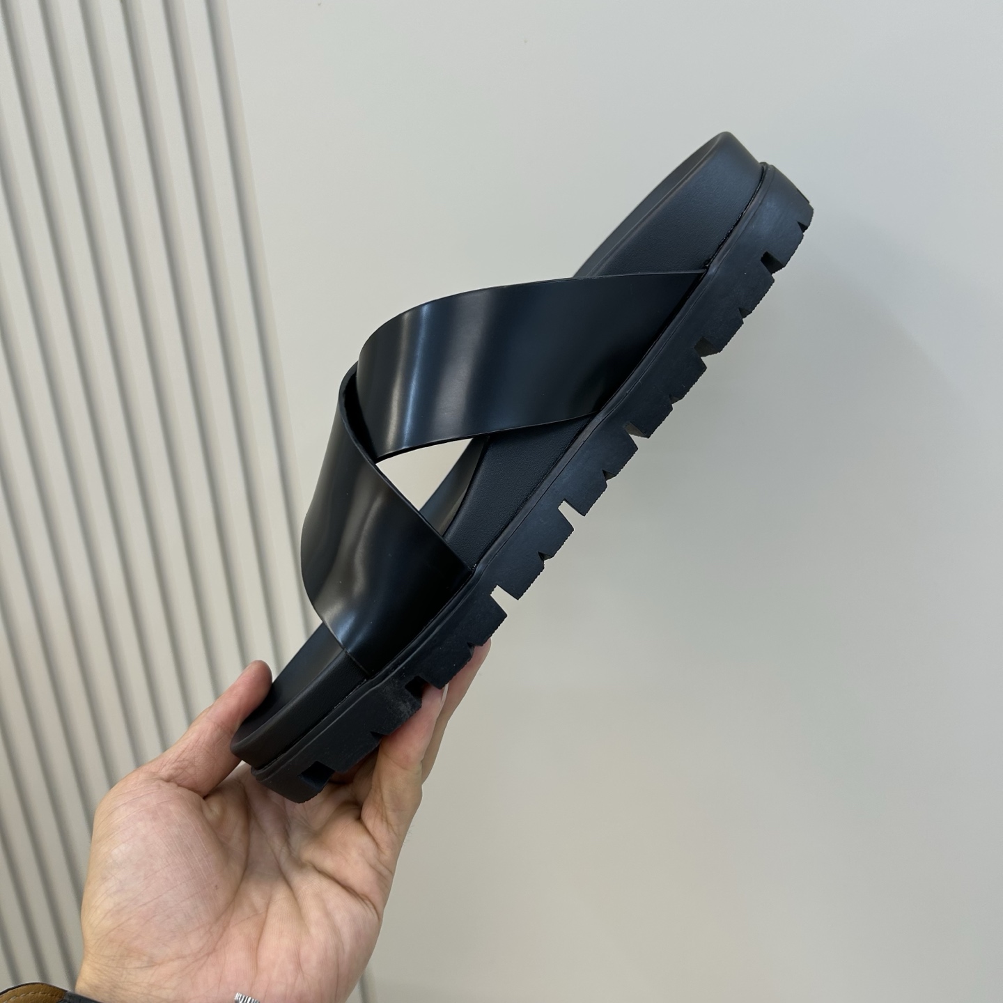 ⚠️【PRA＊A】⚠️男士精品拖鞋⚠️码数：39 －44(45．46订做)⚠️春夏最新款！经典简约男士拖