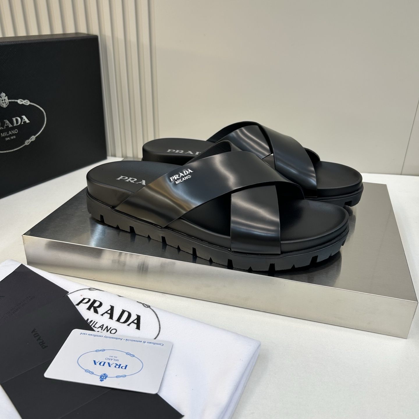 ⚠️【PRA＊A】⚠️男士精品拖鞋⚠️码数：39 －44(45．46订做)⚠️春夏最新款！经典简约男士拖