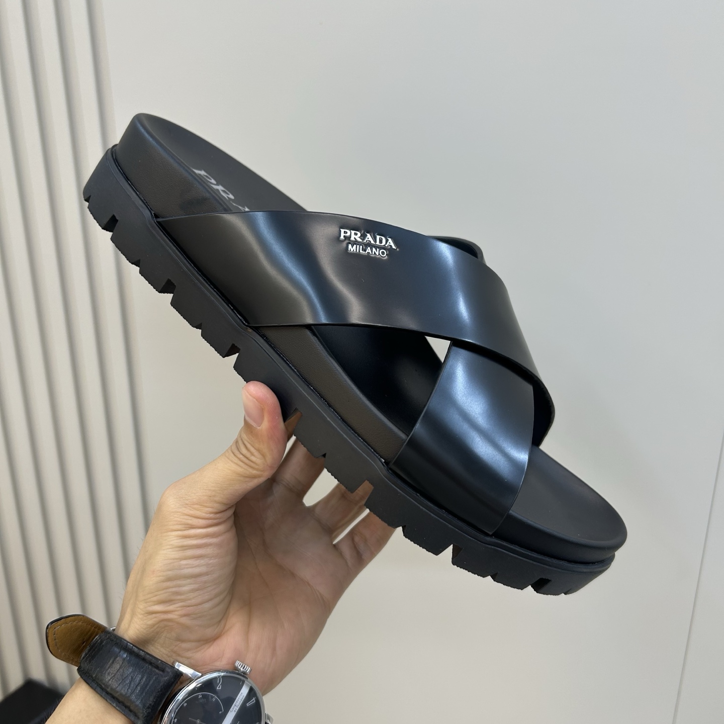 ⚠️【PRA＊A】⚠️男士精品拖鞋⚠️码数：39 －44(45．46订做)⚠️春夏最新款！经典简约男士拖