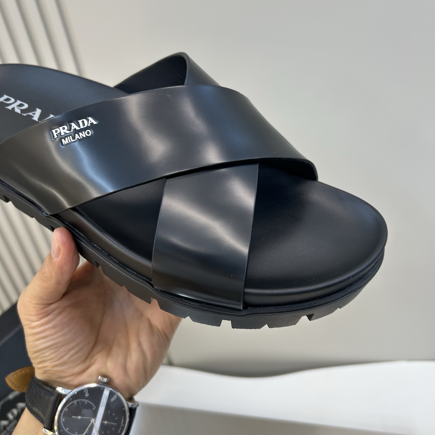 ⚠️【PRA＊A】⚠️男士精品拖鞋⚠️码数：39 －44(45．46订做)⚠️春夏最新款！经典简约男士拖