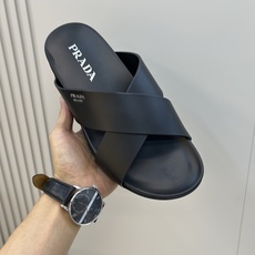 ⚠️【PRA*A】⚠️男士精品拖鞋⚠️码数:39 -44(45.46订做)⚠️春夏最新款!经典简约男士拖 ⚠️【PRA*A】⚠️男士精品拖鞋⚠️码数:39 -44(45.46订做)⚠️春夏最新款!经典简约男士拖