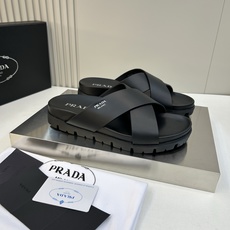 ⚠️【PRA*A】⚠️男士精品拖鞋⚠️码数:39 -44(45.46订做)⚠️春夏最新款!经典简约男士拖 ⚠️【PRA*A】⚠️男士精品拖鞋⚠️码数:39 -44(45.46订做)⚠️春夏最新款!经典简约男士拖