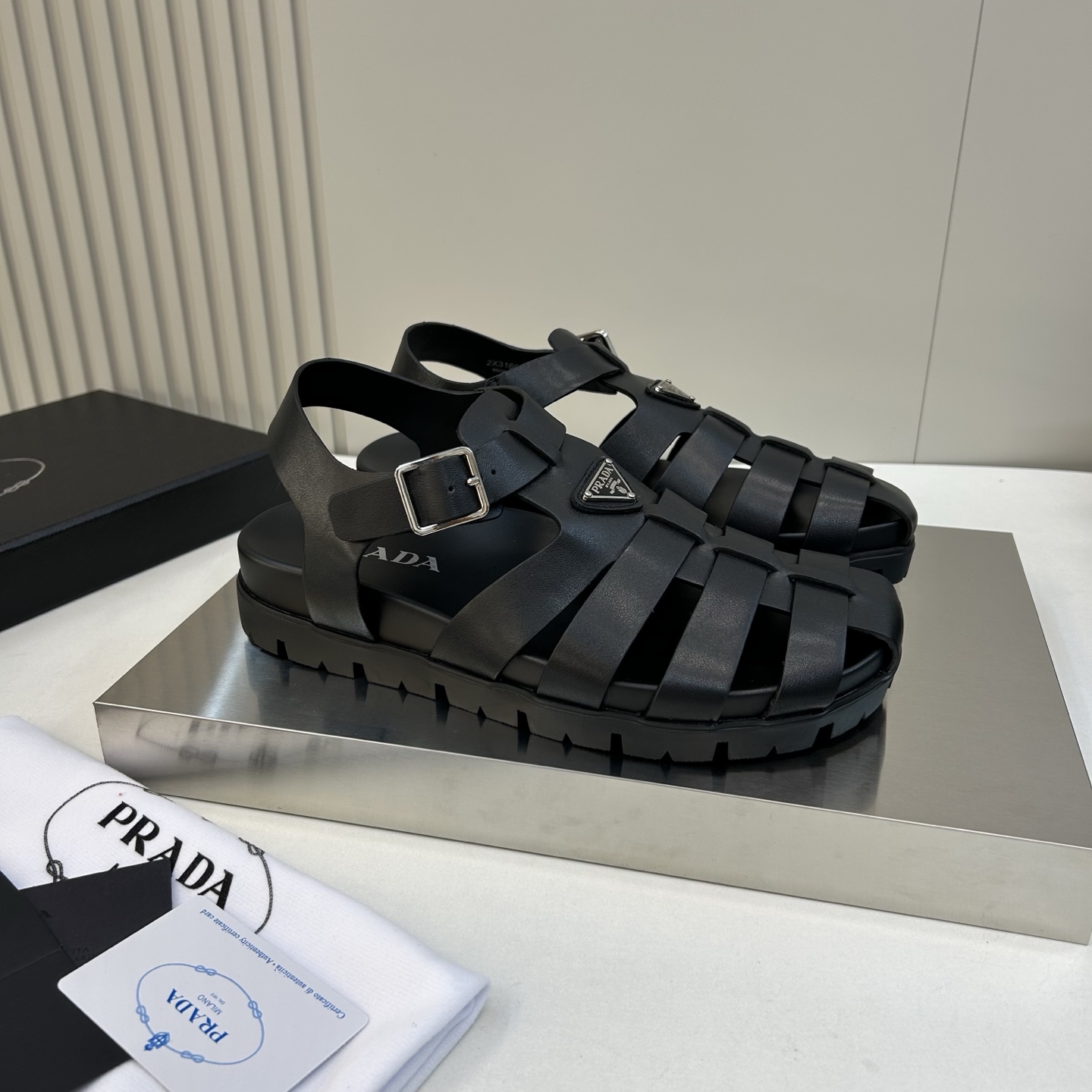 ⚠️【PRA*A】⚠️男士精品凉鞋⚠️码数:39 -44(45.46订做)⚠️春夏最新款!经典简约男士凉 ⚠️【PRA*A】⚠️男士精品凉鞋⚠️码数:39 -44(45.46订做)⚠️春夏最新款!经典简约男士凉