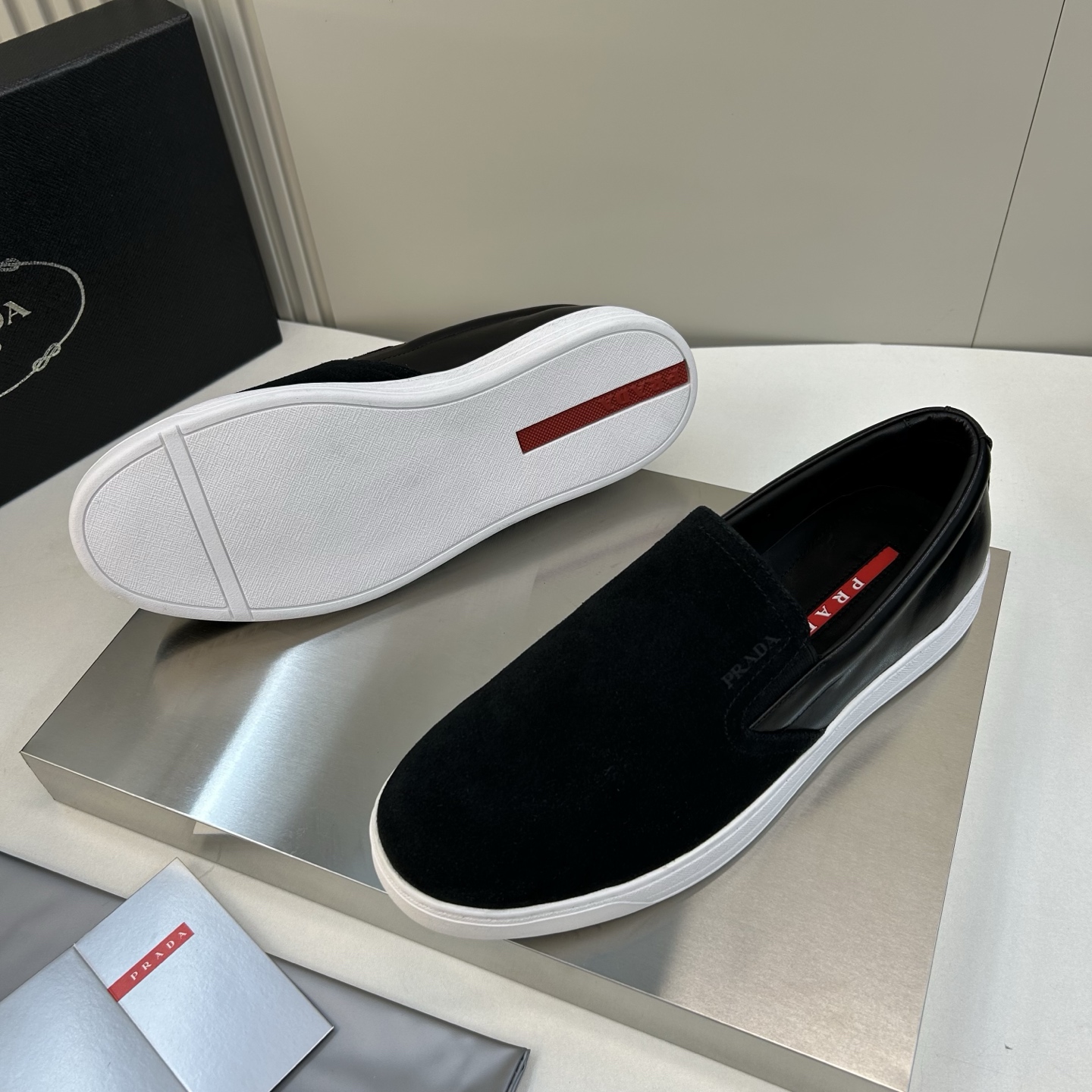 ⚠️【PRA*】⚠️高品质,四季款⚠️男士休闲款正码39一44(5-10)⚠️经典永不过时!独家高品!四 ⚠️【PRA*】⚠️高品质,四季款⚠️男士休闲款正码39一44(5-10)⚠️经典永不过时!独家高品!四
