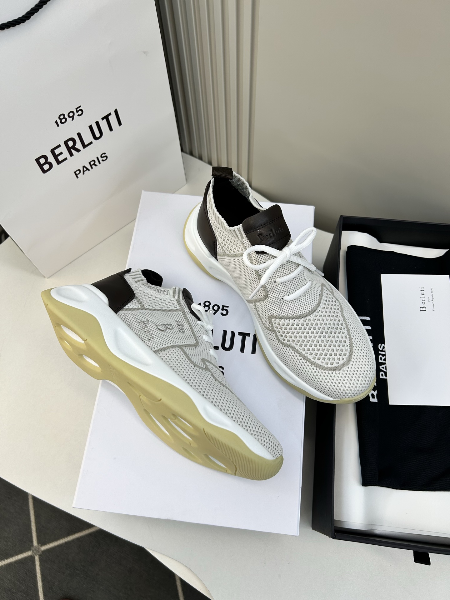 ⚠️BERLUT⚠️时尚运动鞋⚠️正码:39一45⚠️高工艺🐂货!时尚飞织高光款💯💯,轻便舒适真正的艺术 ⚠️BERLUT⚠️时尚运动鞋⚠️正码:39一45⚠️高工艺🐂货!时尚飞织高光款💯💯,轻便舒适真正的艺术