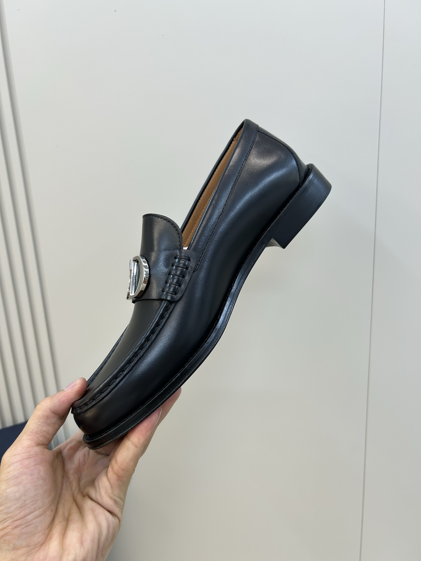 ⚠️Di*r⚠️，顶尖工艺品⚠️时尚正装皮底⚠️正码：39一44，(5一10)⚠️迪奥永恒经典乐福鞋！🐂