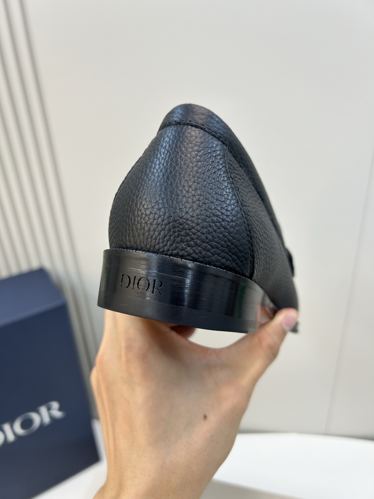 ⚠️Di*r⚠️，顶尖工艺品⚠️时尚正装皮底⚠️正码：39一44，(5一10)⚠️迪奥永恒经典乐福鞋！🐂